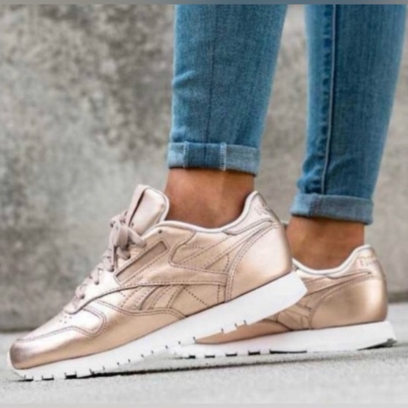 Reebok Classic Leather Melted Metal
Pearl/Rose Gold Metallic Sneakers - Picture 1 of 15